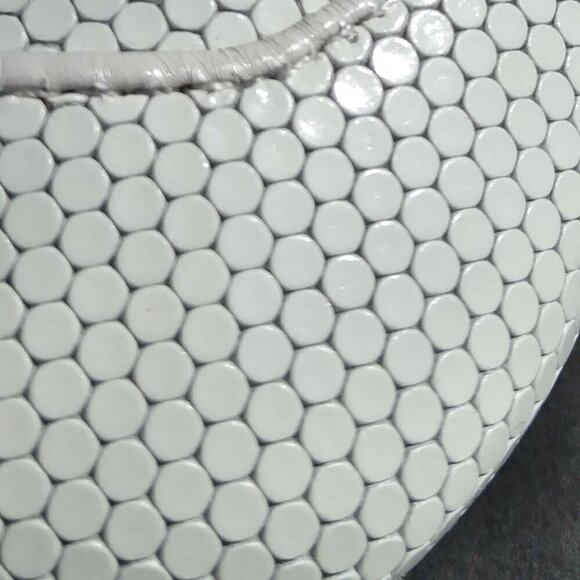 Donald Pliner 'Honey' White Leather Honeycomb Textured Loafers Sz 8M - Picture 2 of 9